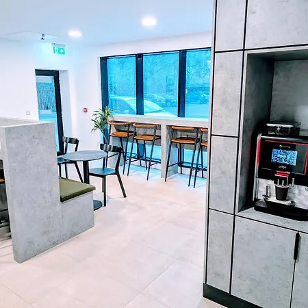 Fresh 2Bed 2Bath Apartment 2Mins Drive To Man Utd Stadium-2